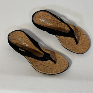 DKNY Active Sarasota Sandals Black Slip On Thong Flats Women’s Size 6 NWOT